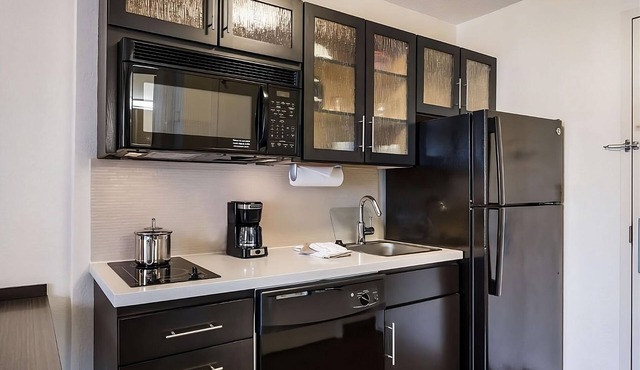 Harvard Museums Nearby, Comfy Stay w/Pets in Great Location with Self Parking