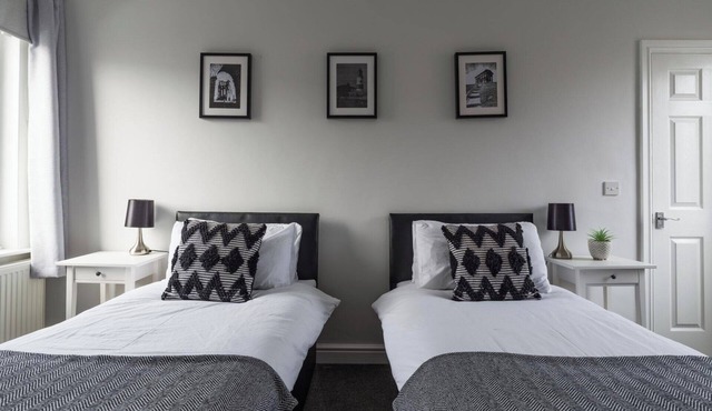 Hawthorn House-Sleeps 4-Pet friendly-Parking