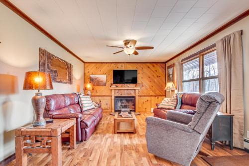 Hayward Home w/Private Deck, Fire Pit & Kayak!