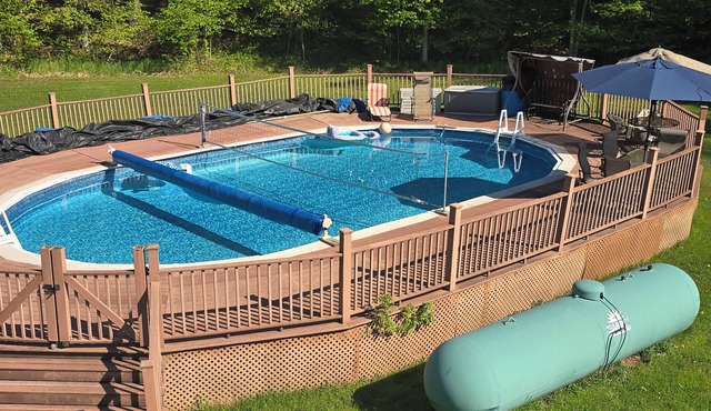 Heated Swimming Pool, 3-Bedroom 2-Bath Lake Home, AC, WiFi, Dock Access, Spooner