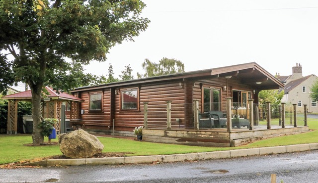 HEATHCLIFF, family friendly, luxury holiday cottage in Northallerton