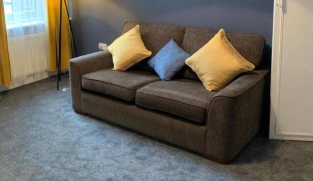 HEATON BEAUTIFUL 3 BED SERVICED APARTMENT SLEEP 8