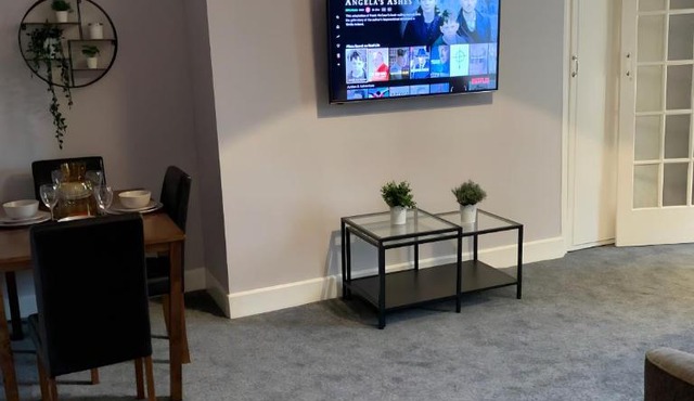 Heaton-Beautiful 3 Double Bedrooms Sleeps 6 Free Parking and Wifi