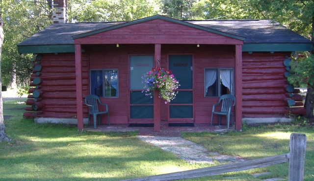 Hemlock Logroom - Ellis Lake Resort - Interlochen/Traverse City