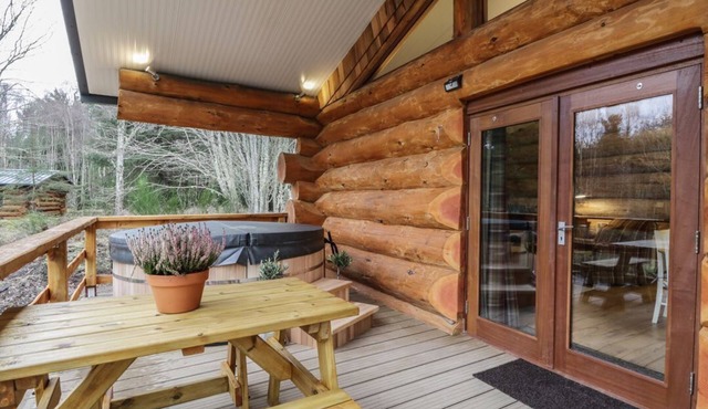 Heron Lodge with Hot Tub Bliss