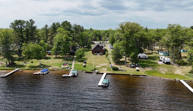 Hidden Cove - Beauty on the Lake for Family-Friendly Fun!