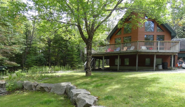 Hideaway Chalet, Beautiful Cedar home abutting Acadia National Park