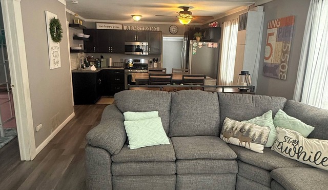 Higgins Lake Charming 3-Bedroom Cottage with Lake Access near Snowmobile Trails