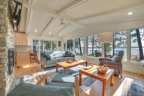 Higgins Lake House w/Swimming Dock!