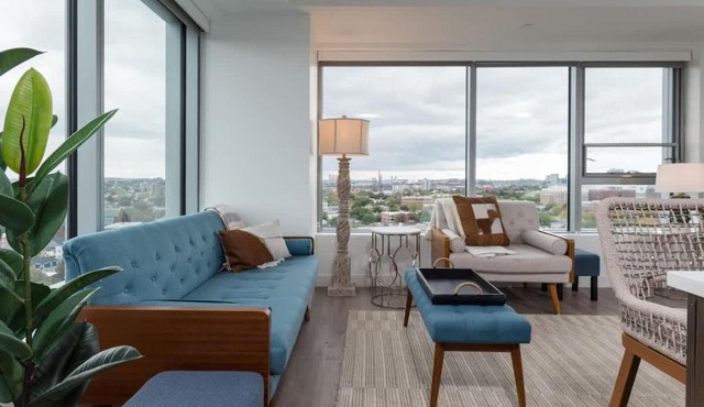 High Rise Retreat w City Skyline Views Shared Gym