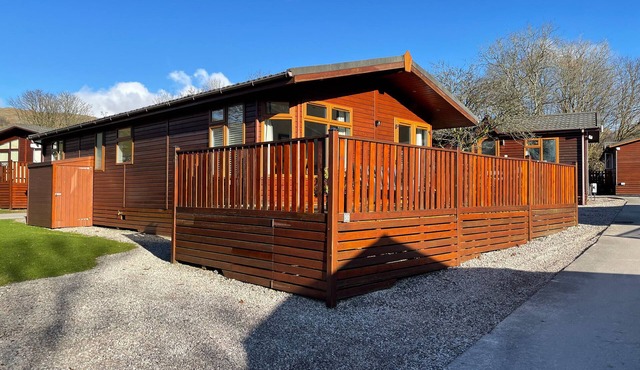 HIGHFIELD LODGE, pet friendly, with a garden in Troutbeck