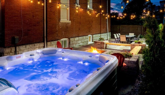 Highlands Derby City Dream ~ 6BR+Hot Tub Sleep 14