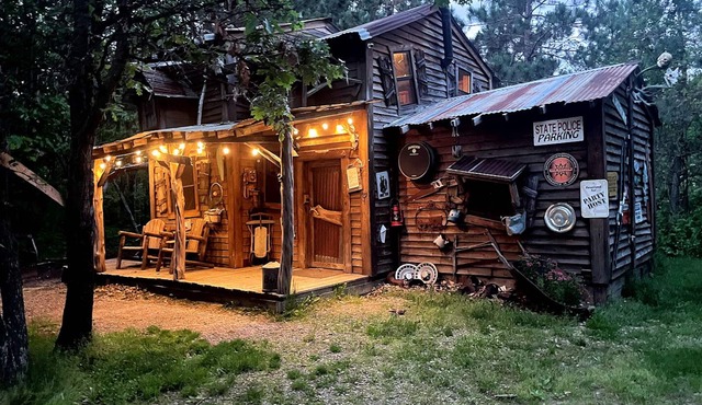 Hillbilly Hilt'n - Glamp just North of the Dells!