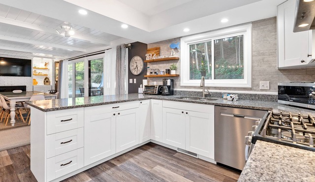 Hillside Cottage | 4 Bed, 2.5 Bath