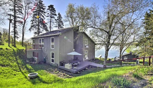 Hilltop Green Lake Home: Dock, Kayaks, Views!