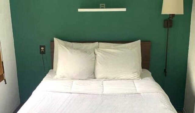Hilltop Lodge Standard Double - Room 109