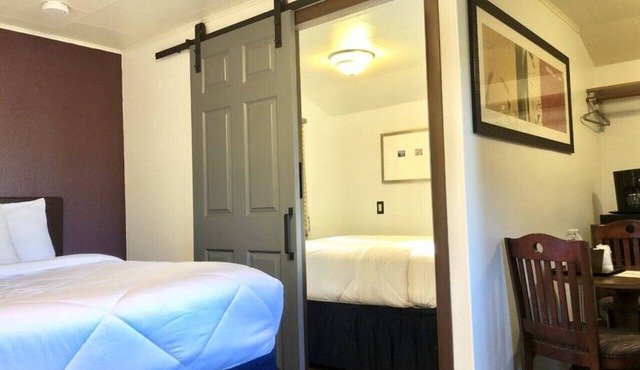 Hilltop Lodge Standard Double - Room 108