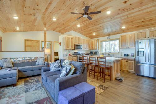 Hines Vacation Rental w/Grill: Walk to Lake!