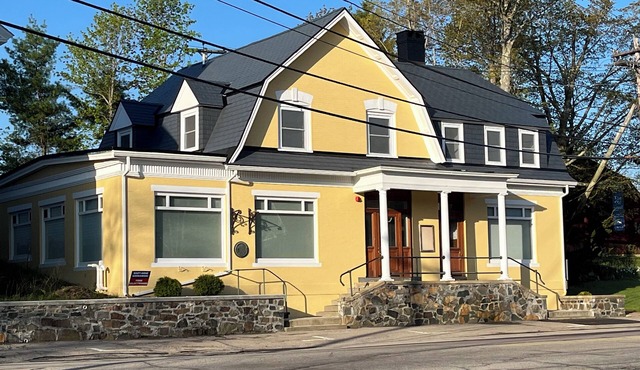 Historic 1898 Bank, 2025 Renovation! 6Bed/4Bath, Sleep 12, 2 Kitchens, Fire-pit.