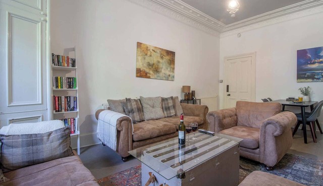 Historic 2-Bed Paisley Retreat | Airport & Station
