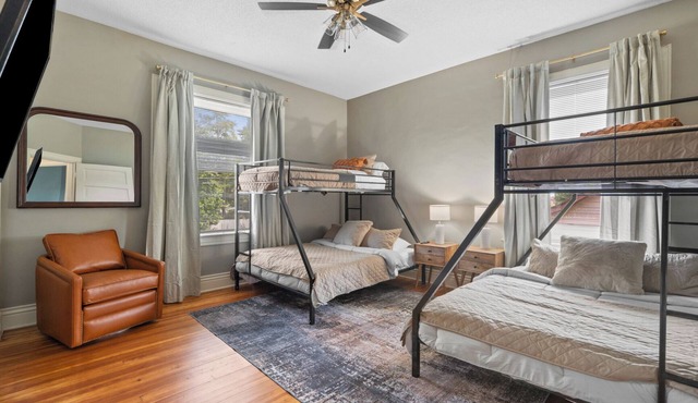 Historic 5-bedroom house in downtown Etown