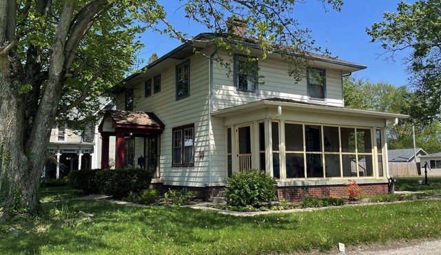 Historic Brownsburg Home- Close to parks, restaurants, and shops!