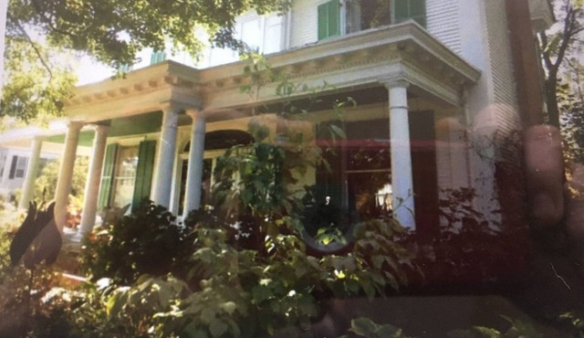 Historic Campbell house apartment in downtown