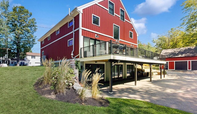 Historic charmer with open interior, & large patio - dog-friendly