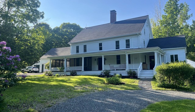 Historic Country Estate minutes from the Beach