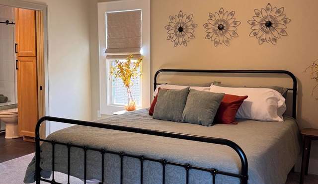 Historic Downtown Brick Townhouse~Newly Renovated