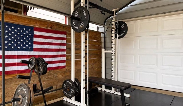 Historic Downtown Duplex - Fire Pit, Gym & Parking