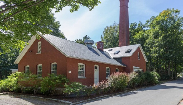 Historic home in Diamond Cove great for large groups & families!