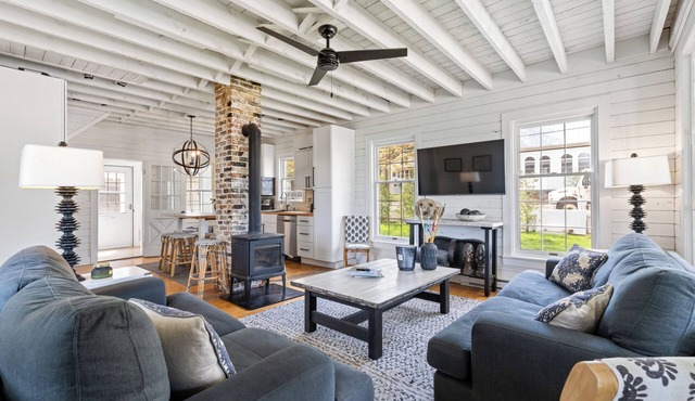 Historic Hill Street Home - Heart of Fish Creek!