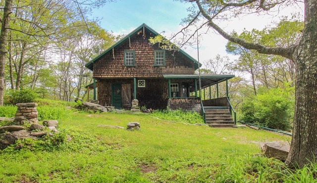 Historic Home with Large Deck, Free WiFi, Washer/Dryer - Near Beach and Downtown