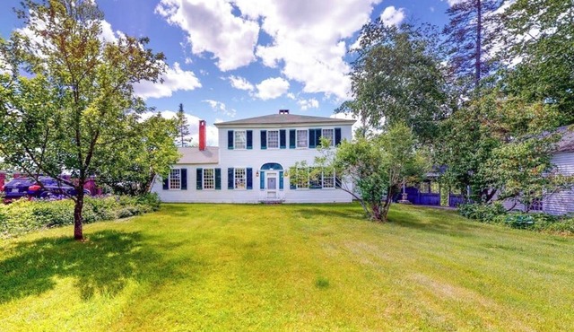 Historic home with porch & mountain/valley views - great for weddings