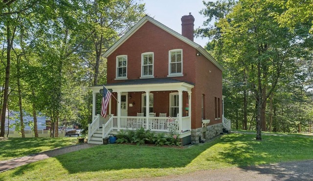 Historic Island Retreat on Great Diamond Island with resort like amenities!