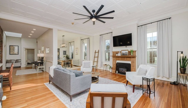 Historic New Bedford Henry’s on William! 4 Bedroom