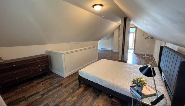 Historic Newly Renovated 3-bedroom Townhome with WiFi, AC Downtown South Berwick