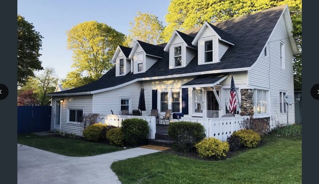 Historical 1867 Farmhouse/5 BR/Private Driveway/Sleep 12 + 2 Baby Cribs