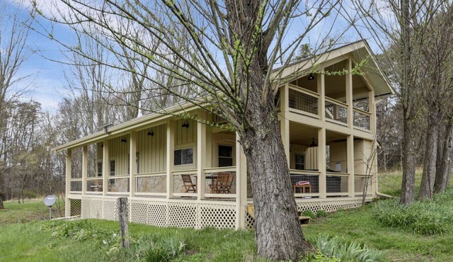 Hocking Hills: The Book Nook Cabin