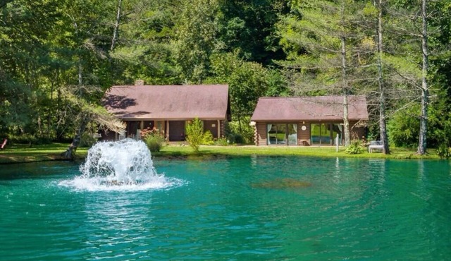 Hocking Hills Fishing Lodge - 3 Stocked Ponds, Hot Tub, Sleeps 14