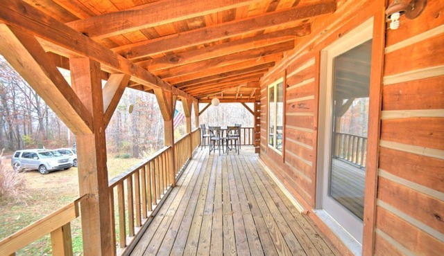 Hocking Hills, Tar Hollow, Cell Service, Starlink Highspeed Int.& WiFi,& Hot Tub