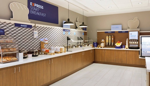 Holiday Inn Express and Suites Weatherford by IHG