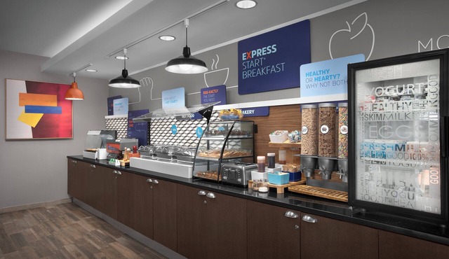 Holiday Inn Express Fargo-West Acres by IHG