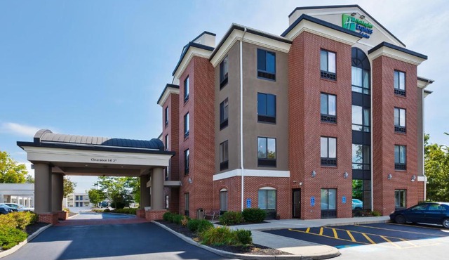 Holiday Inn Express Hotel & Suites Cleveland-Richfield by IHG