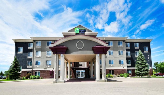 Holiday Inn Express Hotel & Suites Grand Forks by IHG