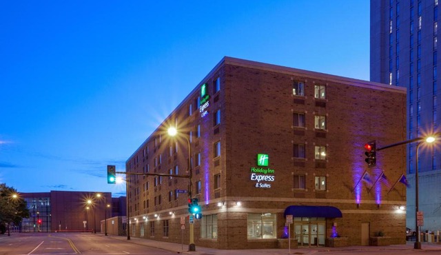 Holiday Inn Express Hotel & Suites Minneapolis-Downtown Convention Center by IHG