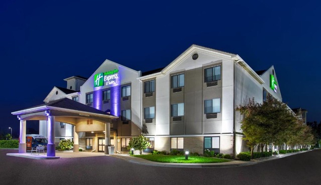 Holiday Inn Express Hotel & Suites - Belleville Area by IHG