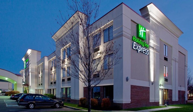Holiday Inn Express Hotel & Suites Grove City by IHG