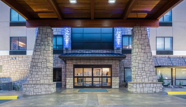 Holiday Inn Express Hotel & Suites Bismarck by IHG